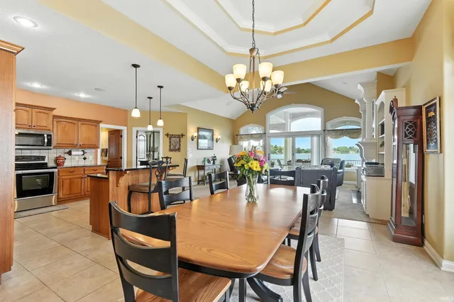 $995,000 | 4800 South 930 East, Wolcottville, IN 46795