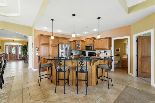 $995,000 | 4800 South 930 East, Wolcottville, IN 46795