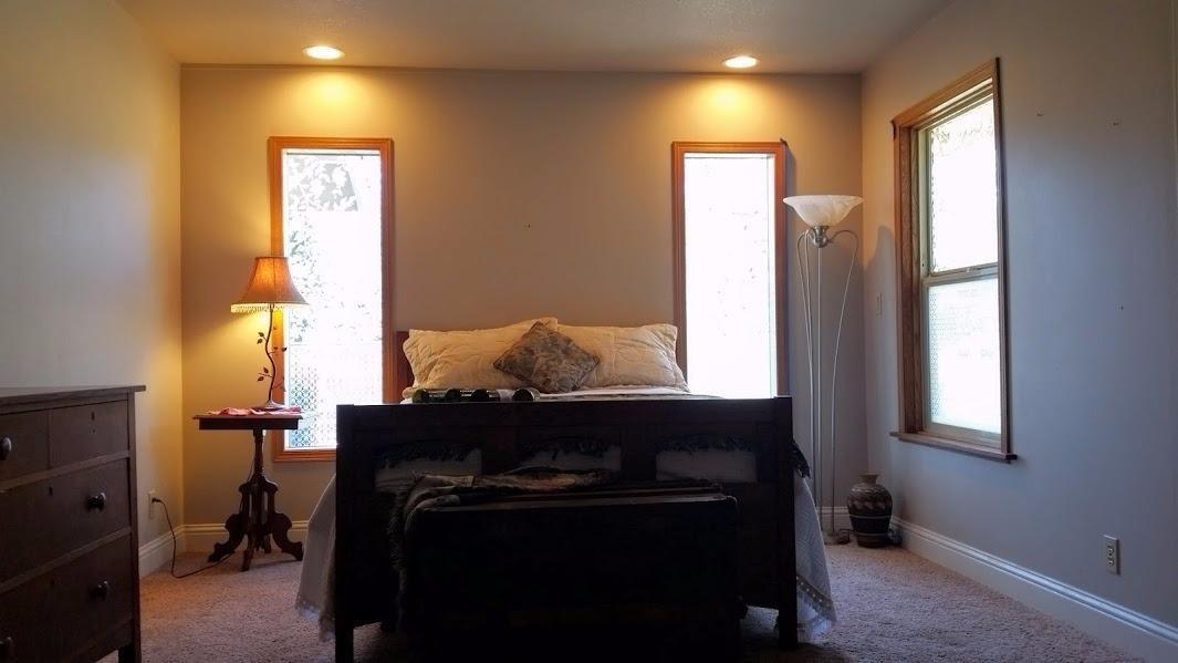 8906 North Applegate Road Grants Pass, OR 97527 - Photo 21 of 33 a room with a bed and a window