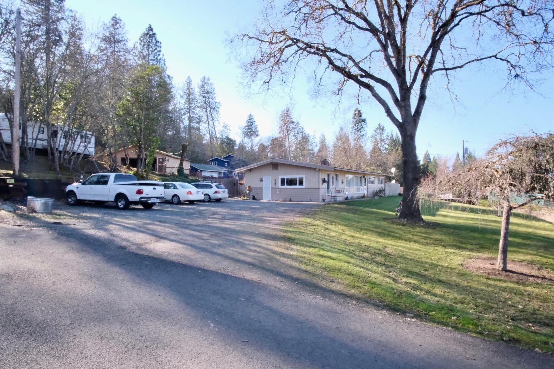 499 West Harbeck Road Grants Pass, OR 97527 - Photo 17 of 17 Front Wide