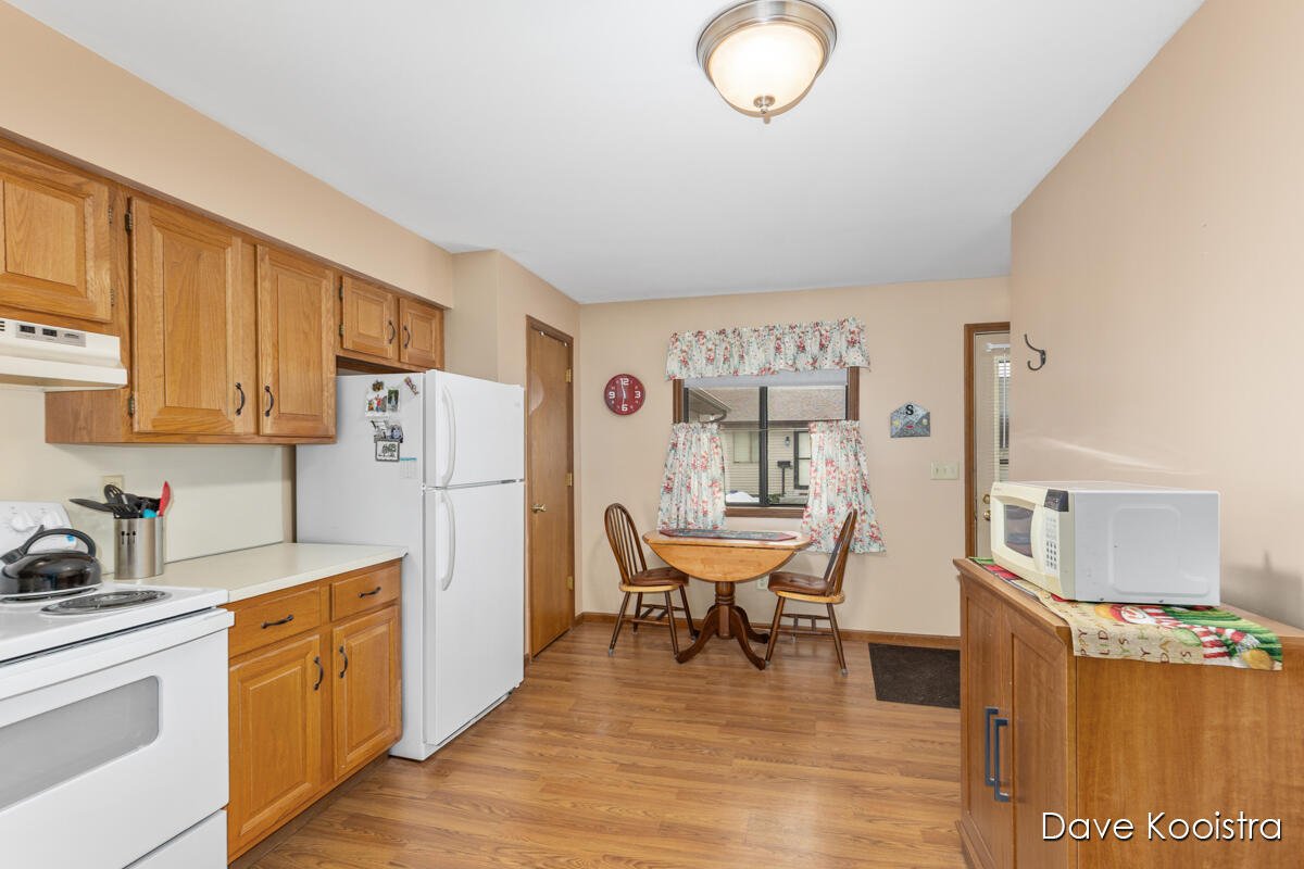 5064 Green Meadow Road Kalamazoo, MI 49009 - Photo 12 of 33 IMG_1007