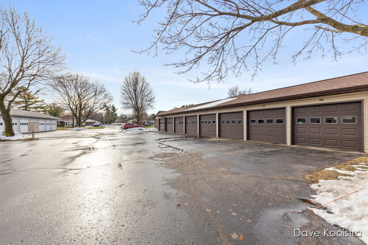 5064 Green Meadow Road Kalamazoo, MI 49009 - Photo 6 of 33 IMG_1019