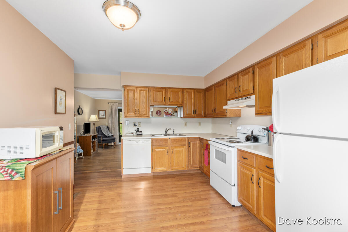 5064 Green Meadow Road Kalamazoo, MI 49009 - Photo 10 of 33 IMG_1005