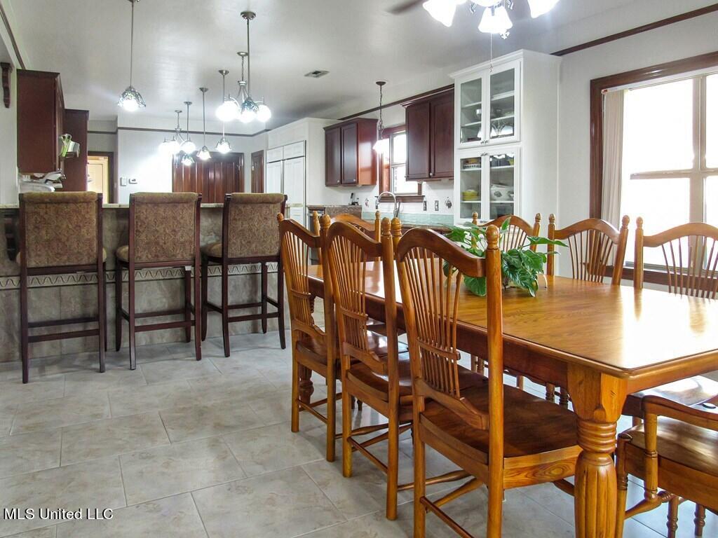 405 Hood Point Picayune, MS 39466 - Photo 8 of 27 hood-breakfast