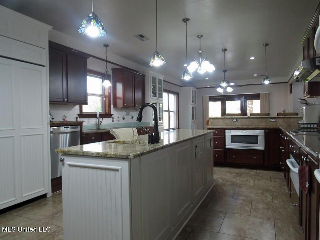 405 Hood Point Picayune, MS 39466 - Photo 9 of 27 hood-kitchen