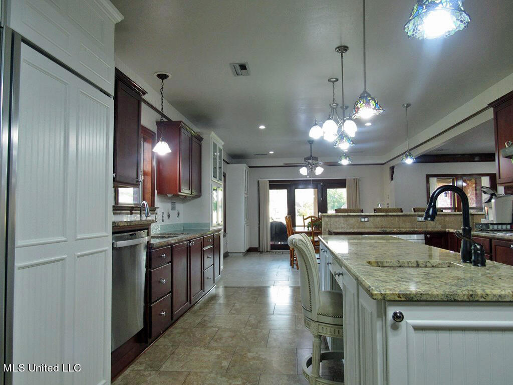 405 Hood Point Picayune, MS 39466 - Photo 10 of 27 kitchen2-hood