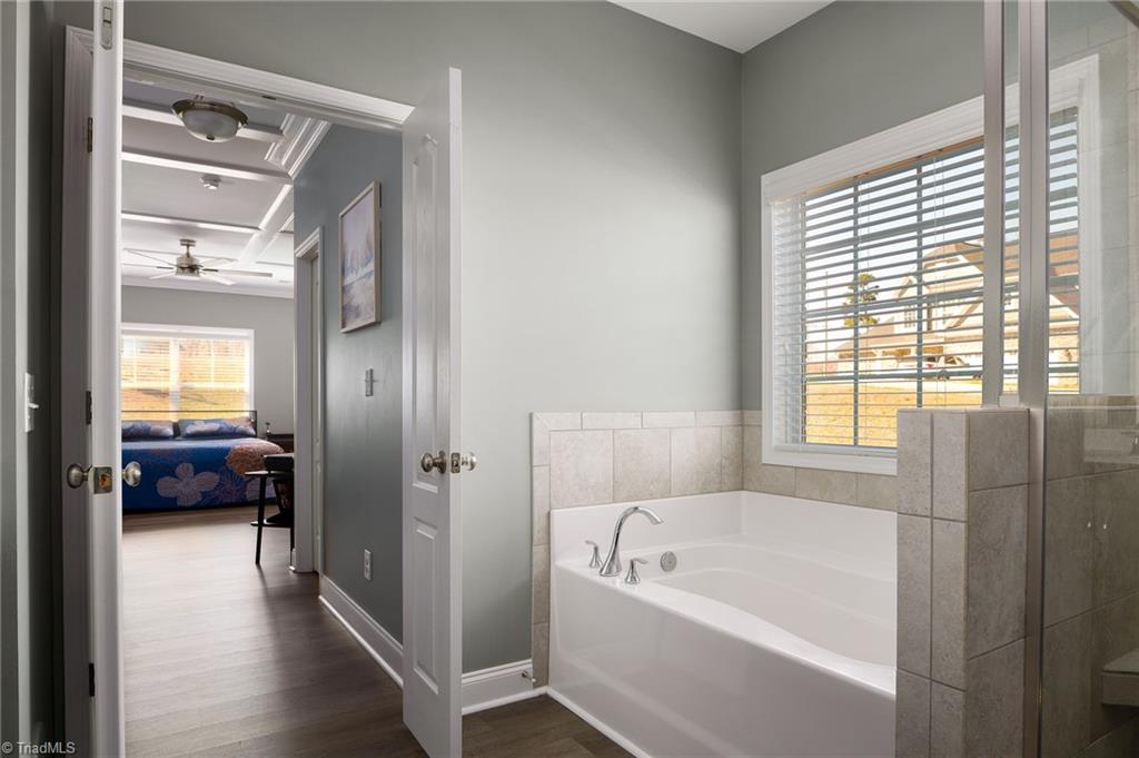 2929 Fernley Court High Point, NC 27262 - Photo 19 of 36 Primary ensuite with garden tub