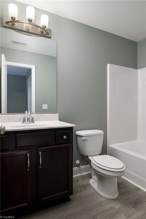 2929 Fernley Court High Point, NC 27262 - Photo 33 of 36 Full bath in 5th bedroom