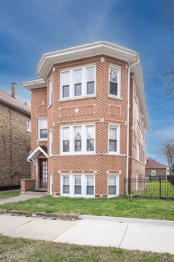 4759 South Springfield Avenue, Unit 2 Chicago, IL 60632 - Photo 12 of 13 Gallery Image 12
