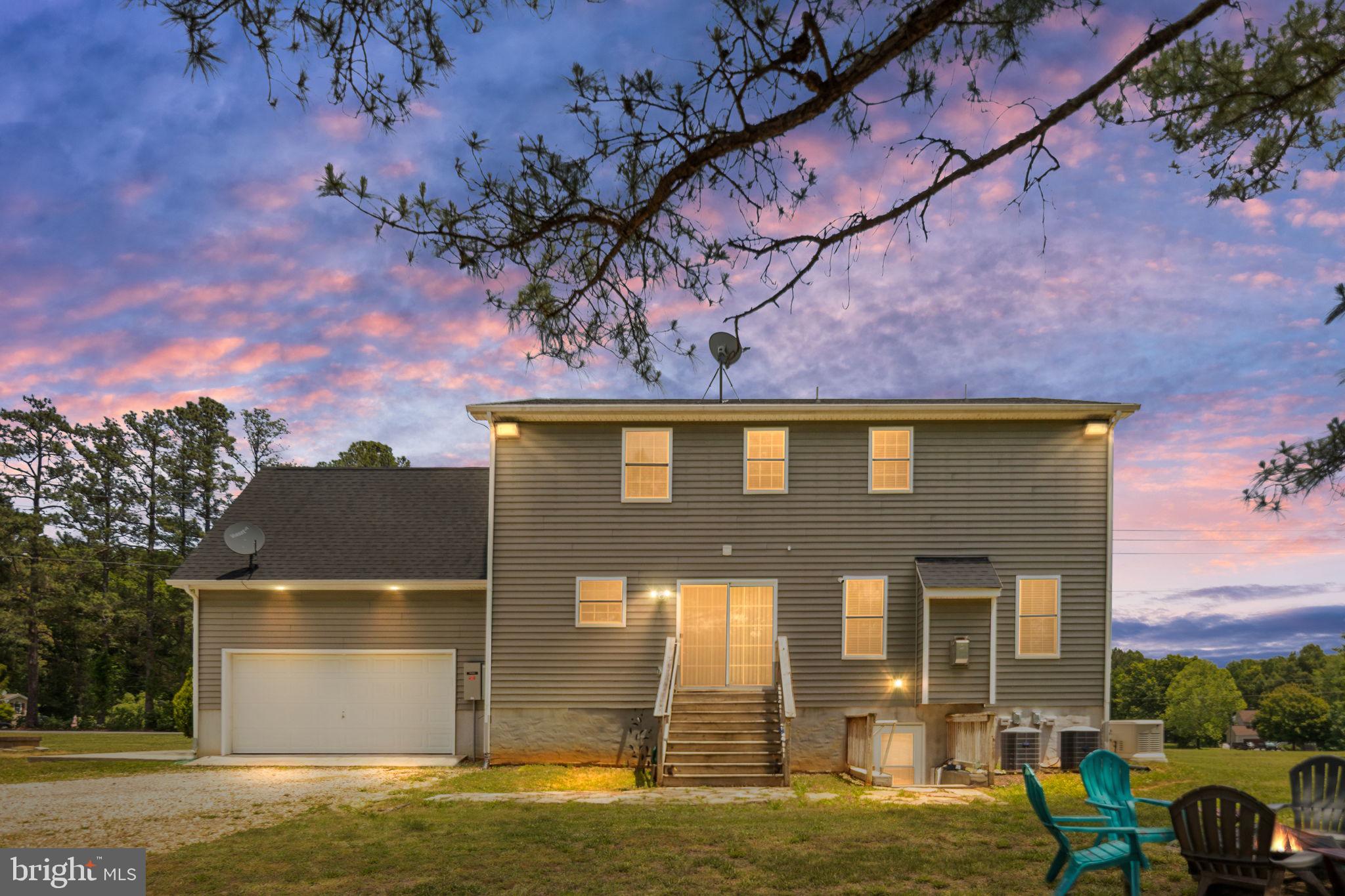 22088 Landora Bridge Road Ruther Glen, VA 22546 - Photo 7 of 122 Charming home under a vibrant sky.
