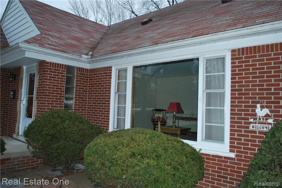 216 North Gulley Road Dearborn, MI 48128 - Photo 4 of 64 Large Picture Window