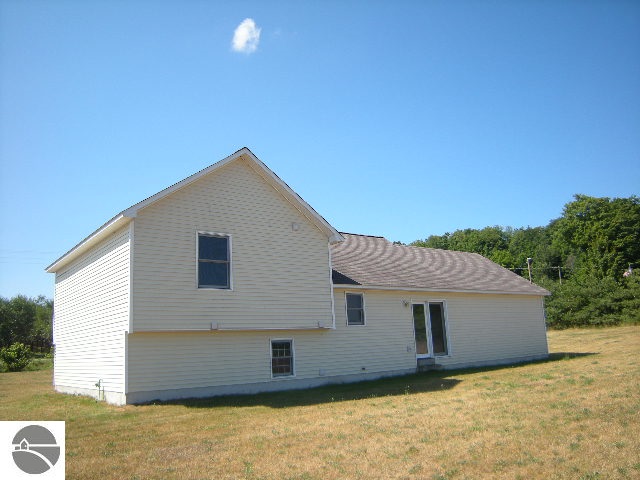 3042 North Setterbo Road Suttons Bay, MI 49682 - Photo 4 of 17 1777789-3.JPG