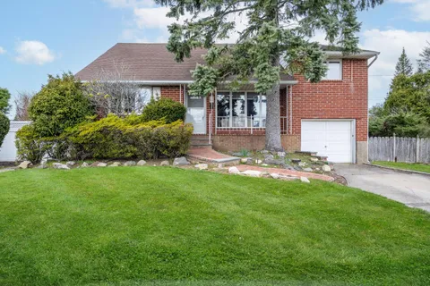 $749,999 | 4 Lewis Court, Massapequa, NY 11758