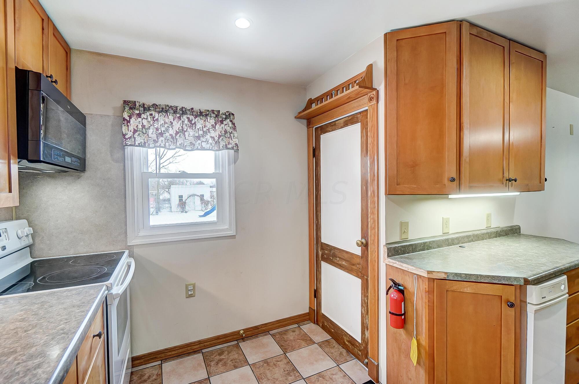 2334 North Thayer Road Lima, OH 45801 - Photo 16 of 39 Kitchen