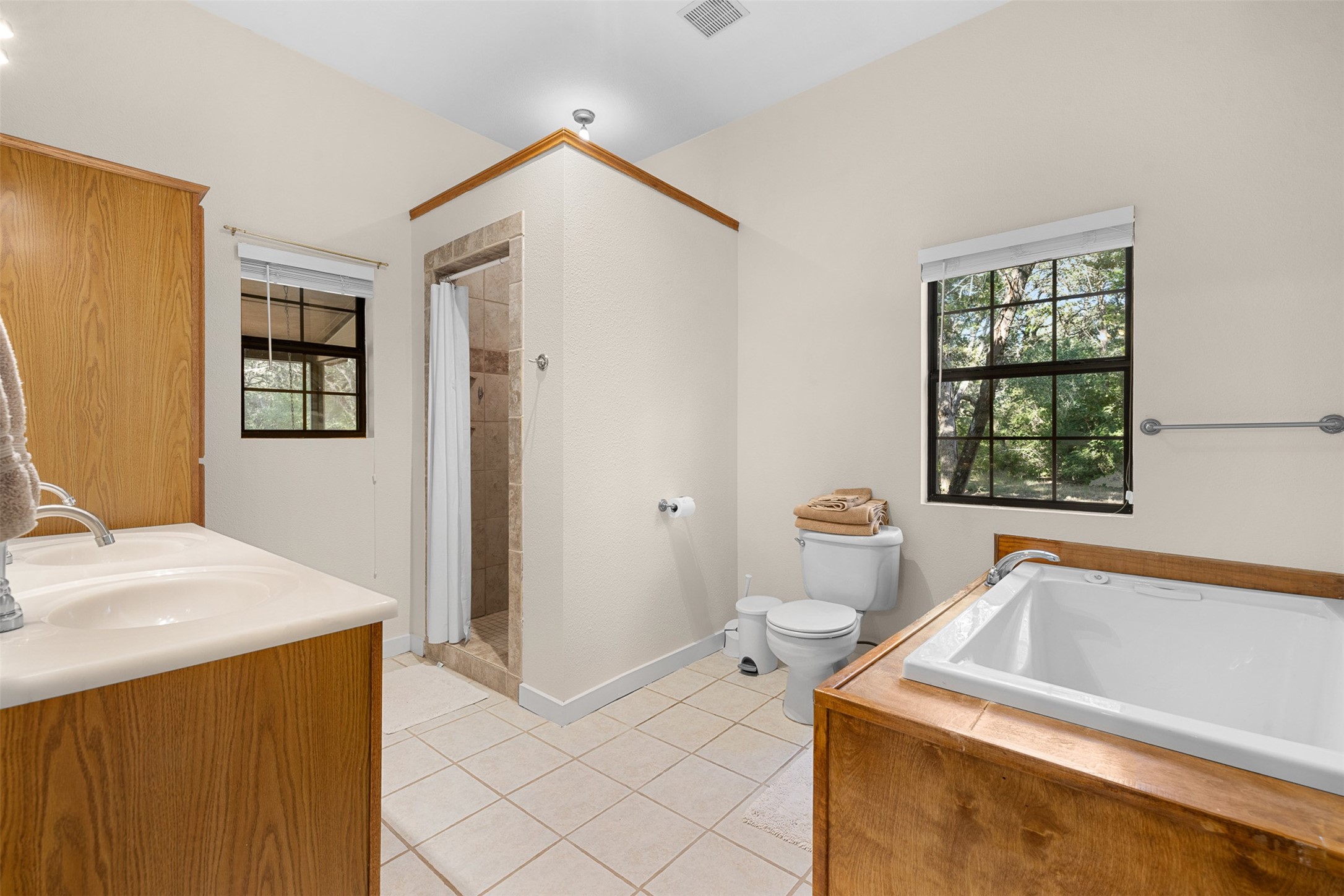 5501 Mach Road La Grange, TX 78945 - Photo 11 of 45 Gameroom full bath
