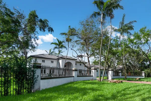 $4,995,000 | 6200 Southwest 130th Terrace, Pinecrest, FL 33156