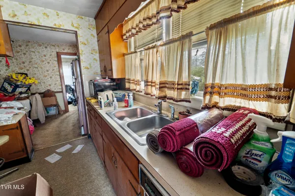 $209,000 | 510 West Glade Street, Glade Spring, VA 24340