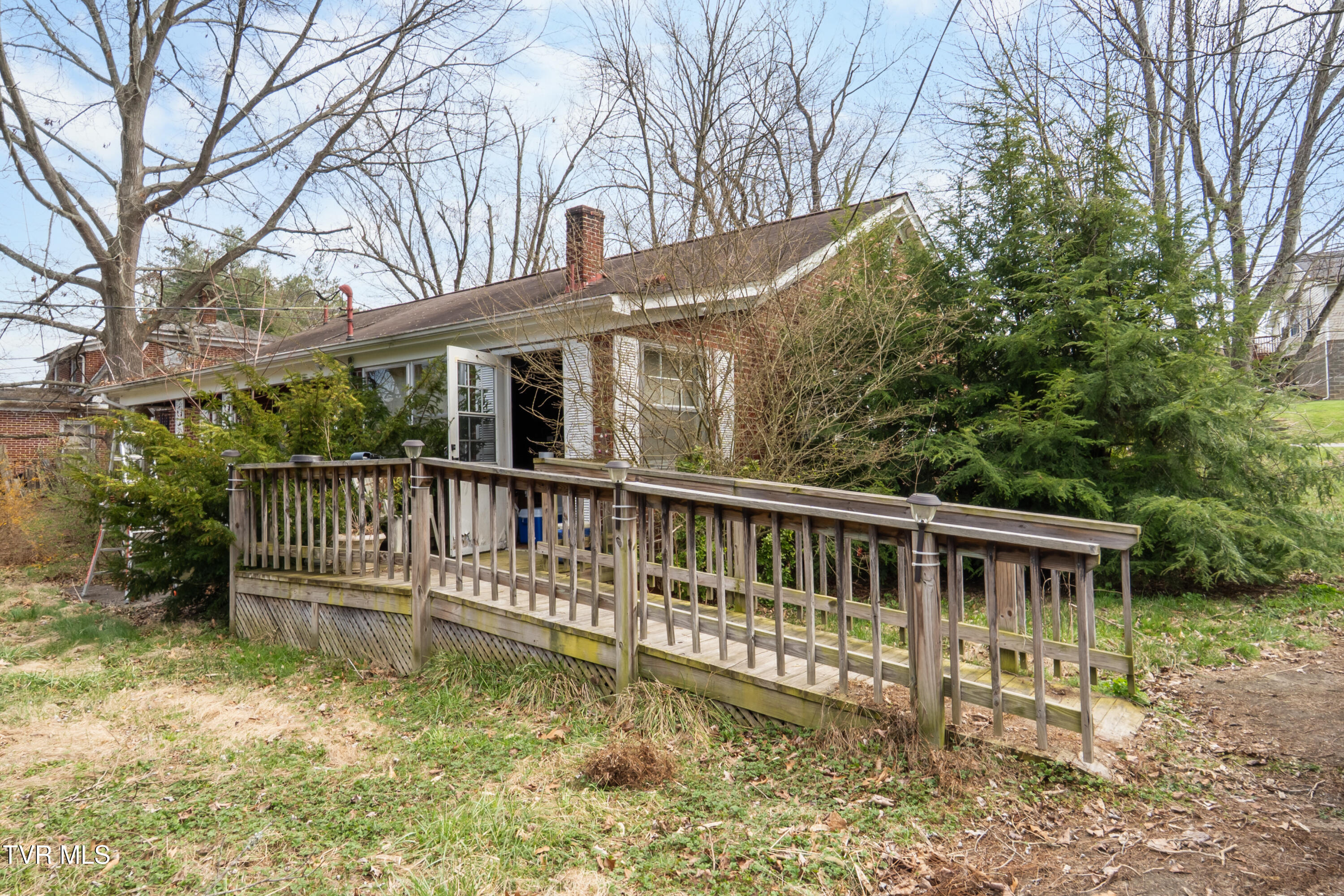 510 West Glade Street Glade Spring, VA 24340 - Photo 4 of 20 DSC06950