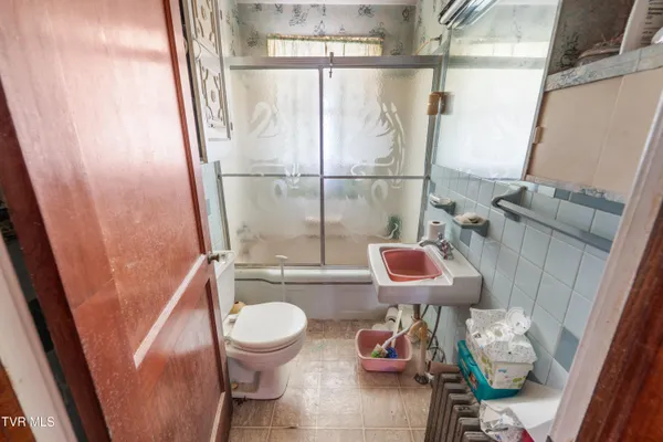 $209,000 | 510 West Glade Street, Glade Spring, VA 24340