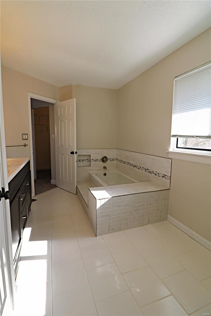 3016 Olde Post Road St. Louis, MO 63129 - Photo 38 of 63 Gallery Image 38