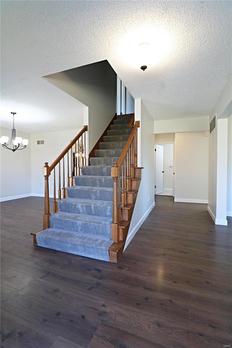 3016 Olde Post Road St. Louis, MO 63129 - Photo 7 of 63 Gallery Image 7