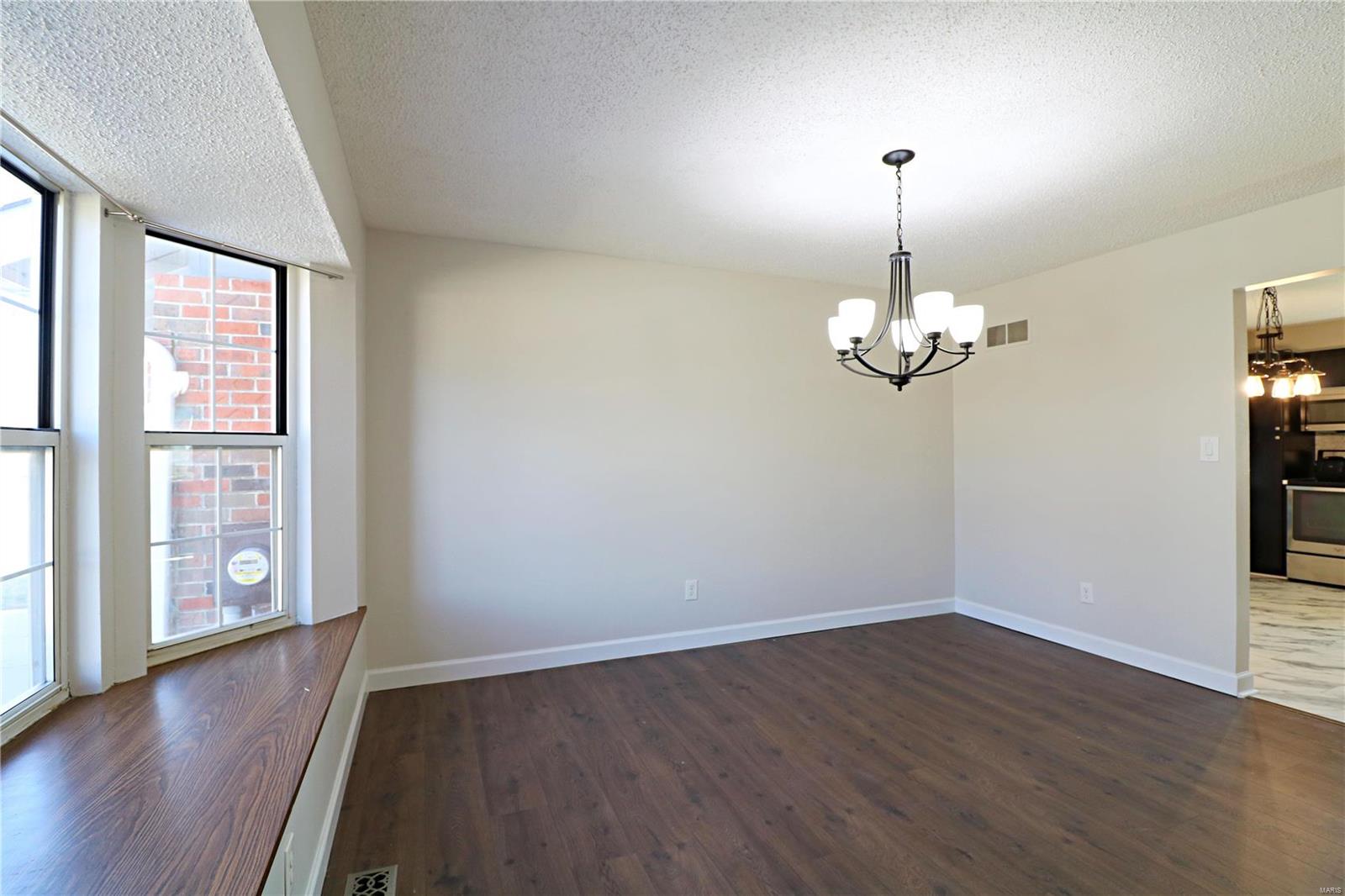 3016 Olde Post Road St. Louis, MO 63129 - Photo 10 of 63 Gallery Image 10