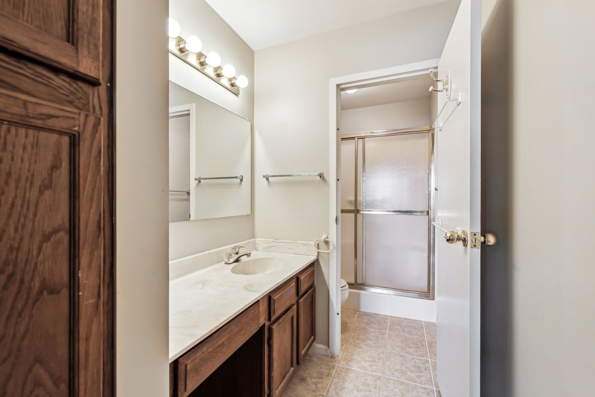200 Sanders Ferry Road, Unit 2503 Hendersonville, TN 37075 - Photo 19 of 29 a bathroom with a double vanity sink and a mirror