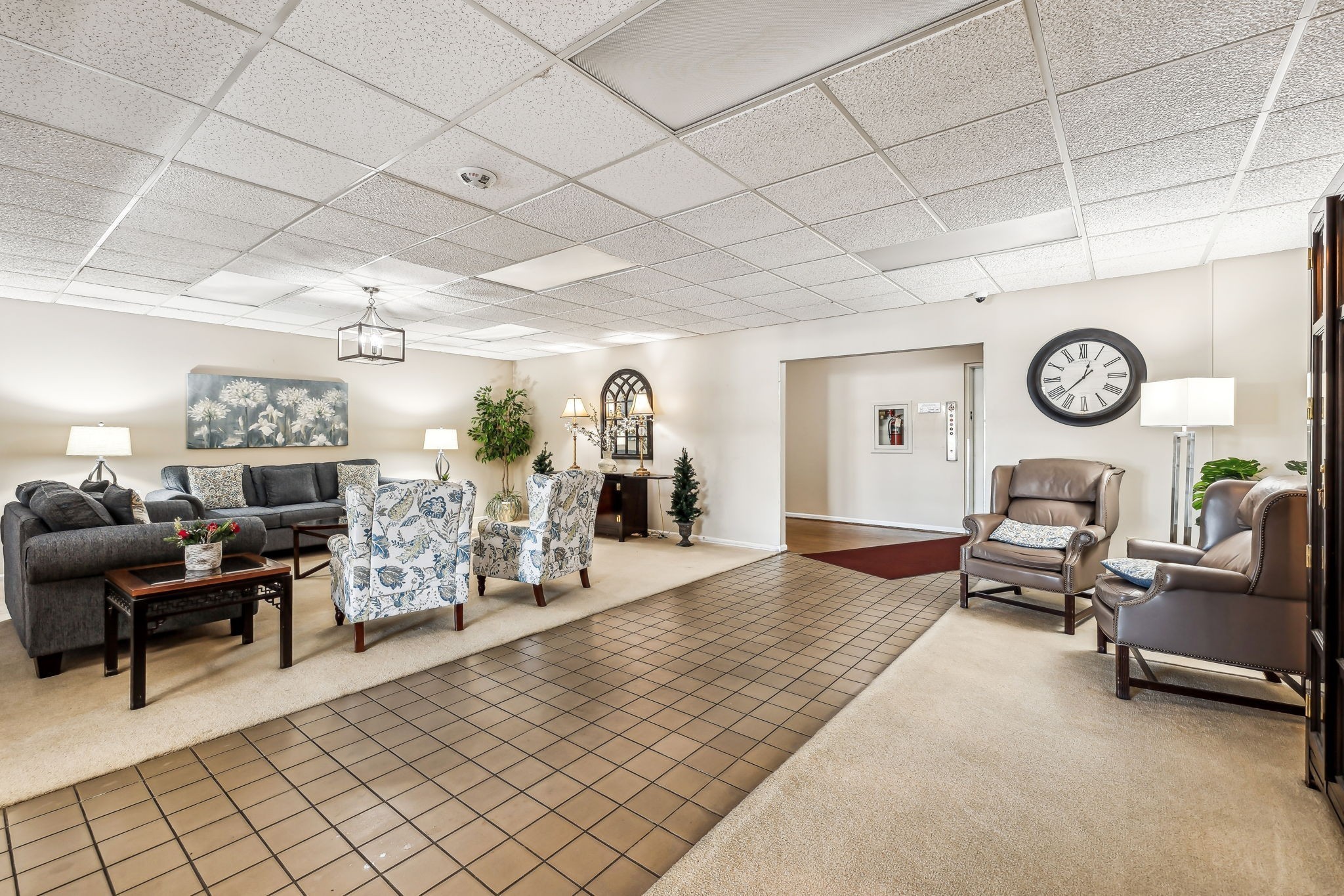 200 Sanders Ferry Road, Unit 2503 Hendersonville, TN 37075 - Photo 25 of 29 a living room with furniture and a clock