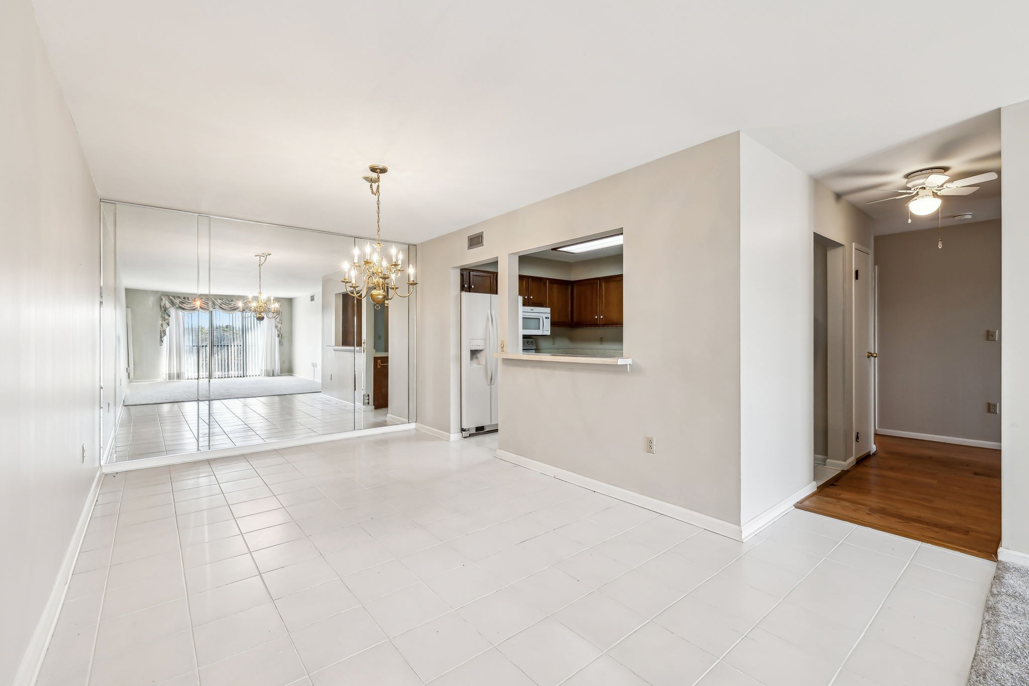 200 Sanders Ferry Road, Unit 2503 Hendersonville, TN 37075 - Photo 9 of 29 a view of an empty room with a window