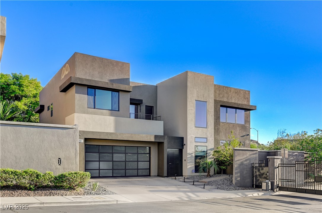 1181 Calle De Luz 
