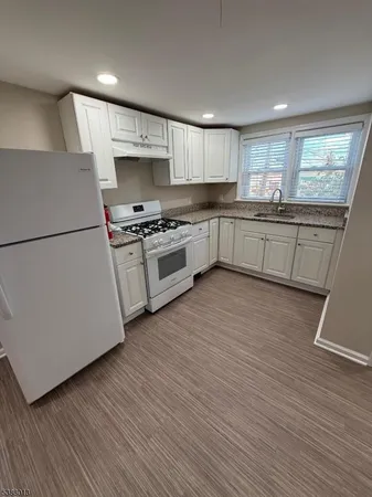 $1,975 | 8 Cedar Street, South Bound Brook, NJ 08880