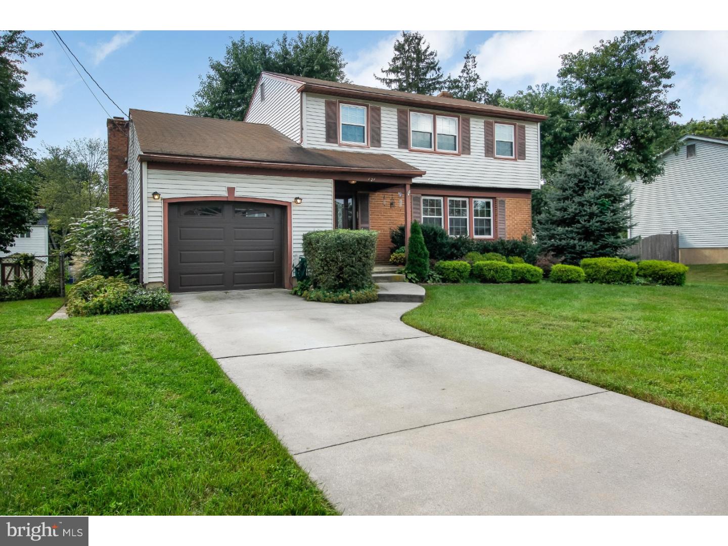 121 Champlain Road Evesham, NJ 08053 - Photo 3 of 12 Gallery Image 3