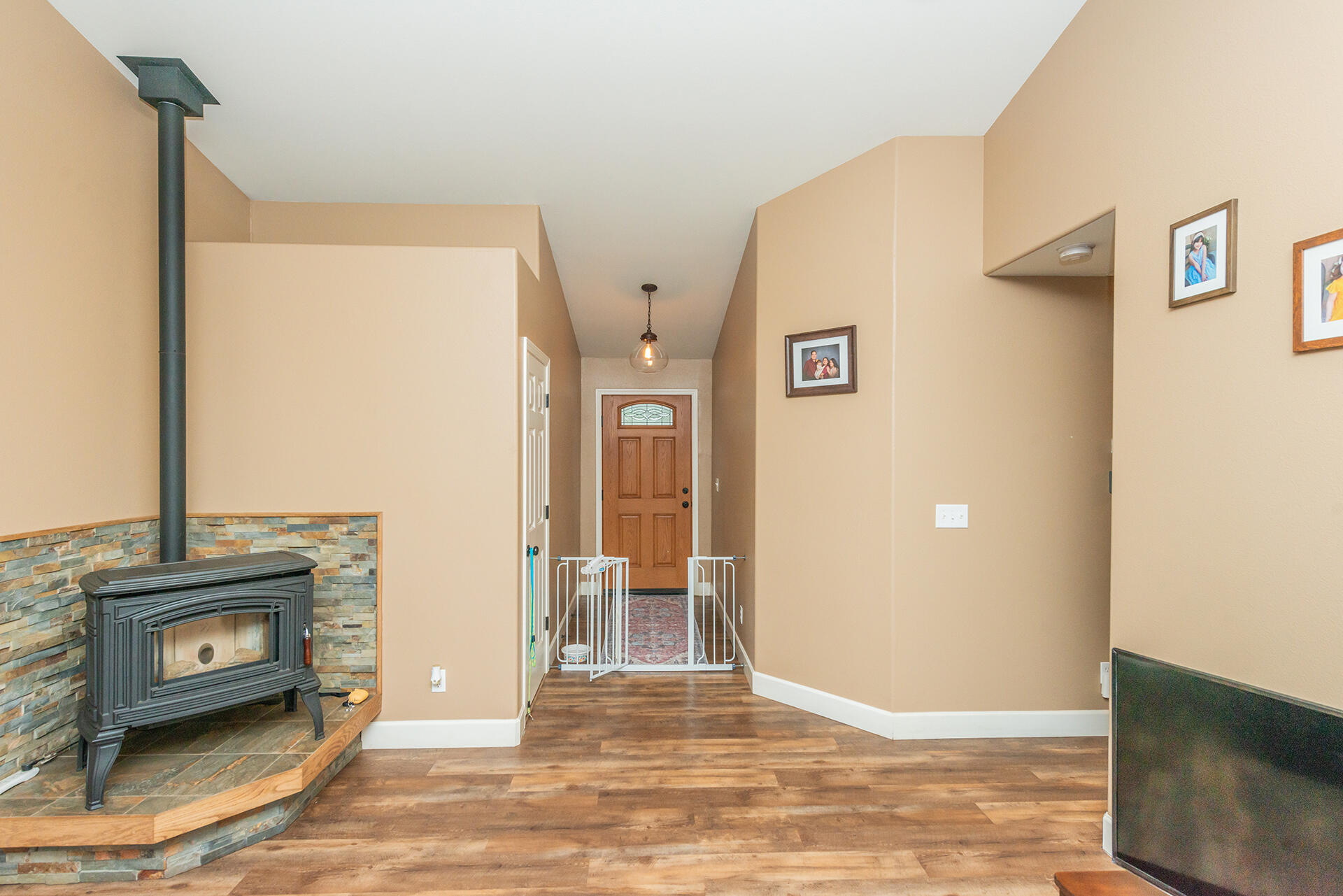 8190 Starlite Pines Road Shingletown, CA 96088 - Photo 8 of 66 Entry