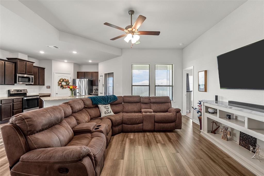 11100 Solar Street Lorena, TX 76655 - Photo 4 of 34