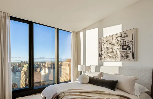 $1,110,000 | 125 Greenwich Street, Unit 61F | Financial District