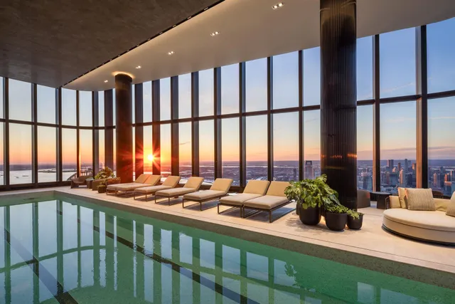 $1,110,000 | 125 Greenwich Street, Unit 61F | Financial District