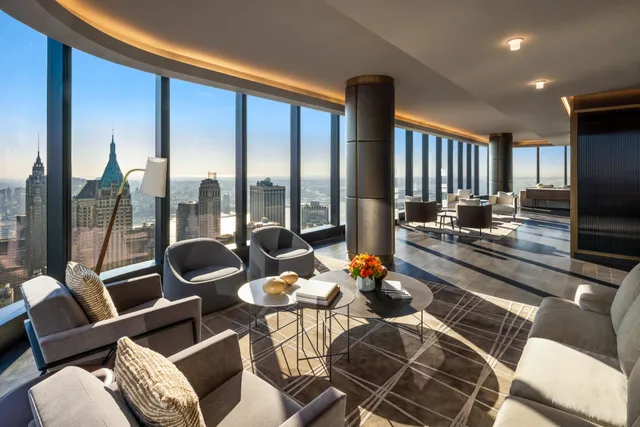 $1,110,000 | 125 Greenwich Street, Unit 61F | Financial District