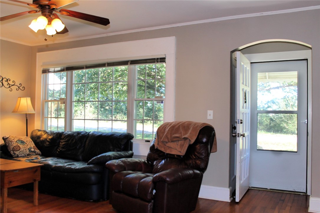 228 Cedar Lane Road Westminster, SC 29693 - Photo 24 of 43 The entryway has an additional closet and nook lar