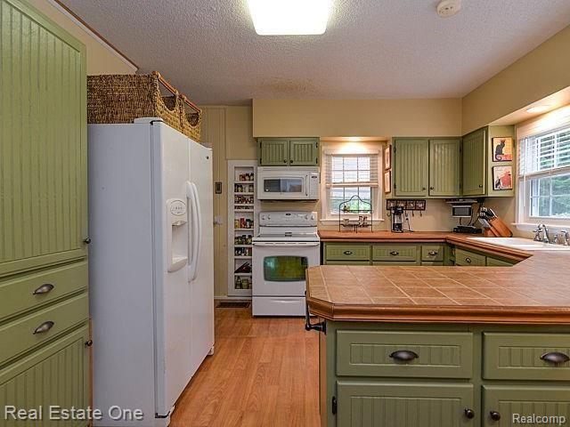 2070 West Wardlow Road Highland, MI 48357 - Photo 9 of 46 26_26.jpg