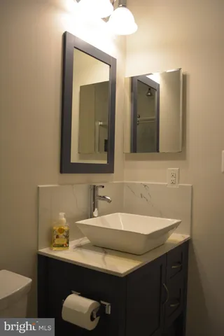 $1,350 | 17000 Charlesbourg Place, Round Hill, VA 20141