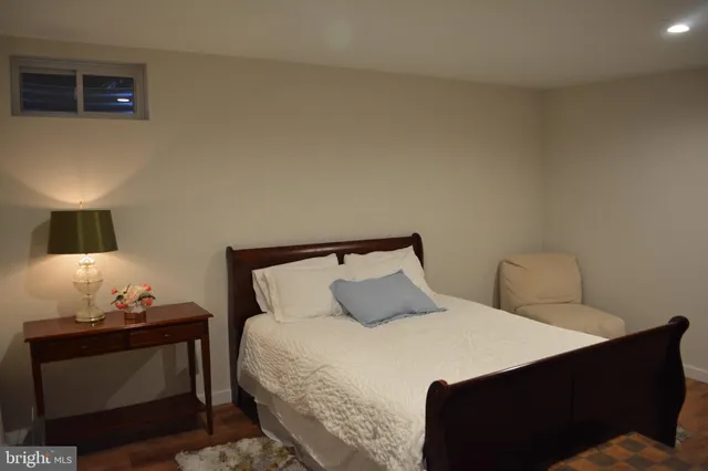 $1,350 | 17000 Charlesbourg Place, Round Hill, VA 20141