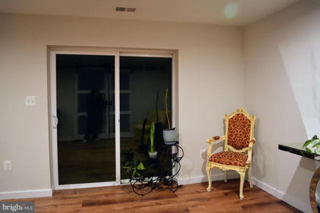 $1,350 | 17000 Charlesbourg Place, Round Hill, VA 20141