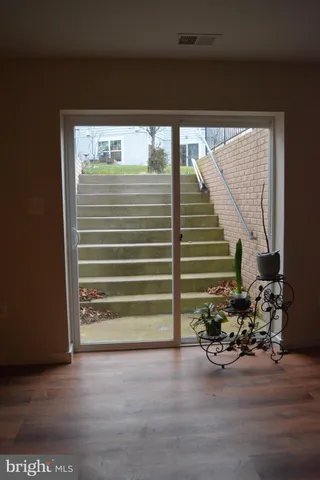 $1,350 | 17000 Charlesbourg Place, Round Hill, VA 20141