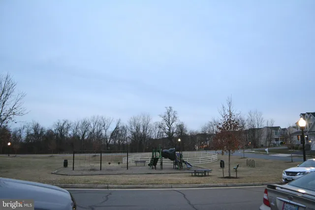 $1,350 | 17000 Charlesbourg Place, Round Hill, VA 20141