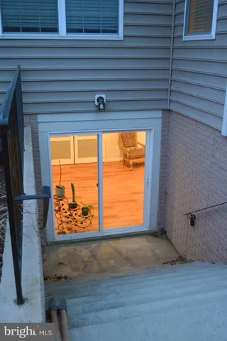 $1,350 | 17000 Charlesbourg Place, Round Hill, VA 20141