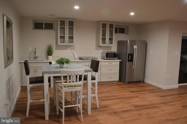 $1,350 | 17000 Charlesbourg Place, Round Hill, VA 20141