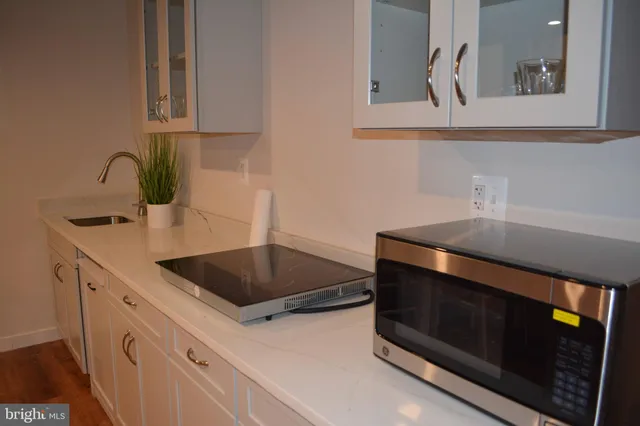 $1,350 | 17000 Charlesbourg Place, Round Hill, VA 20141