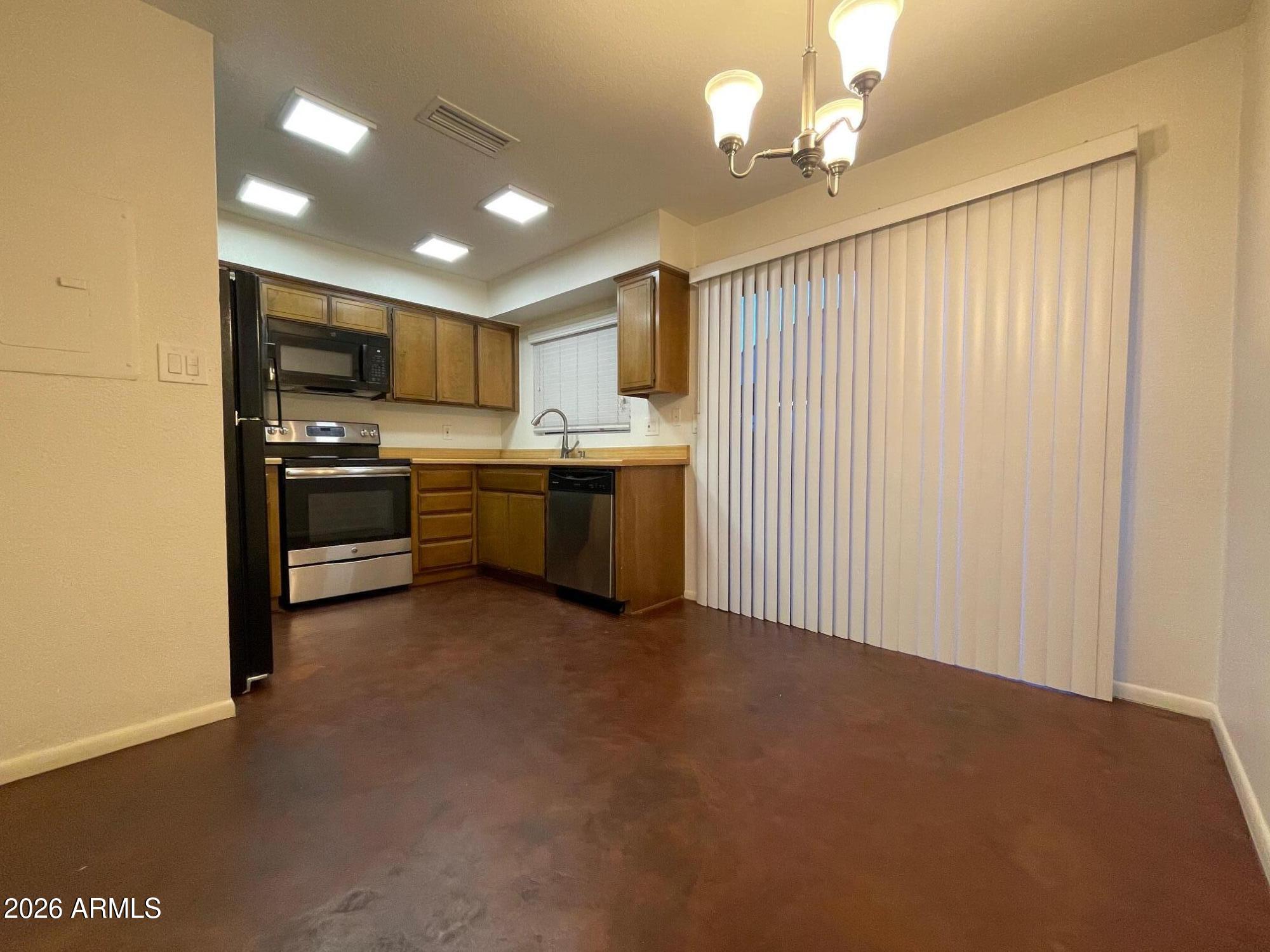 5830 North 10th Street, Unit 2 Phoenix, AZ 85014 - Photo 12 of 39 Updated Kitchen