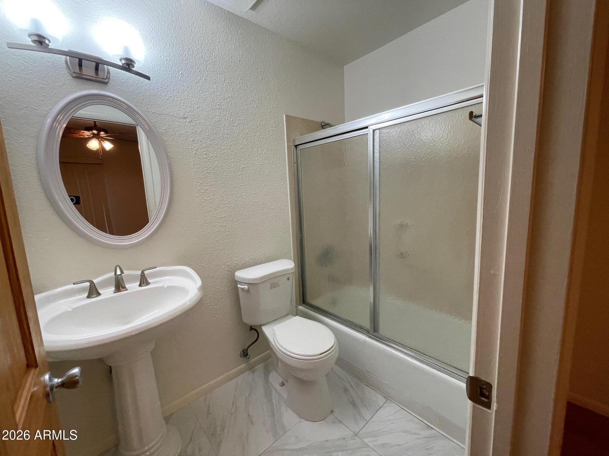 5830 North 10th Street, Unit 2 Phoenix, AZ 85014 - Photo 25 of 39 Primary Bath