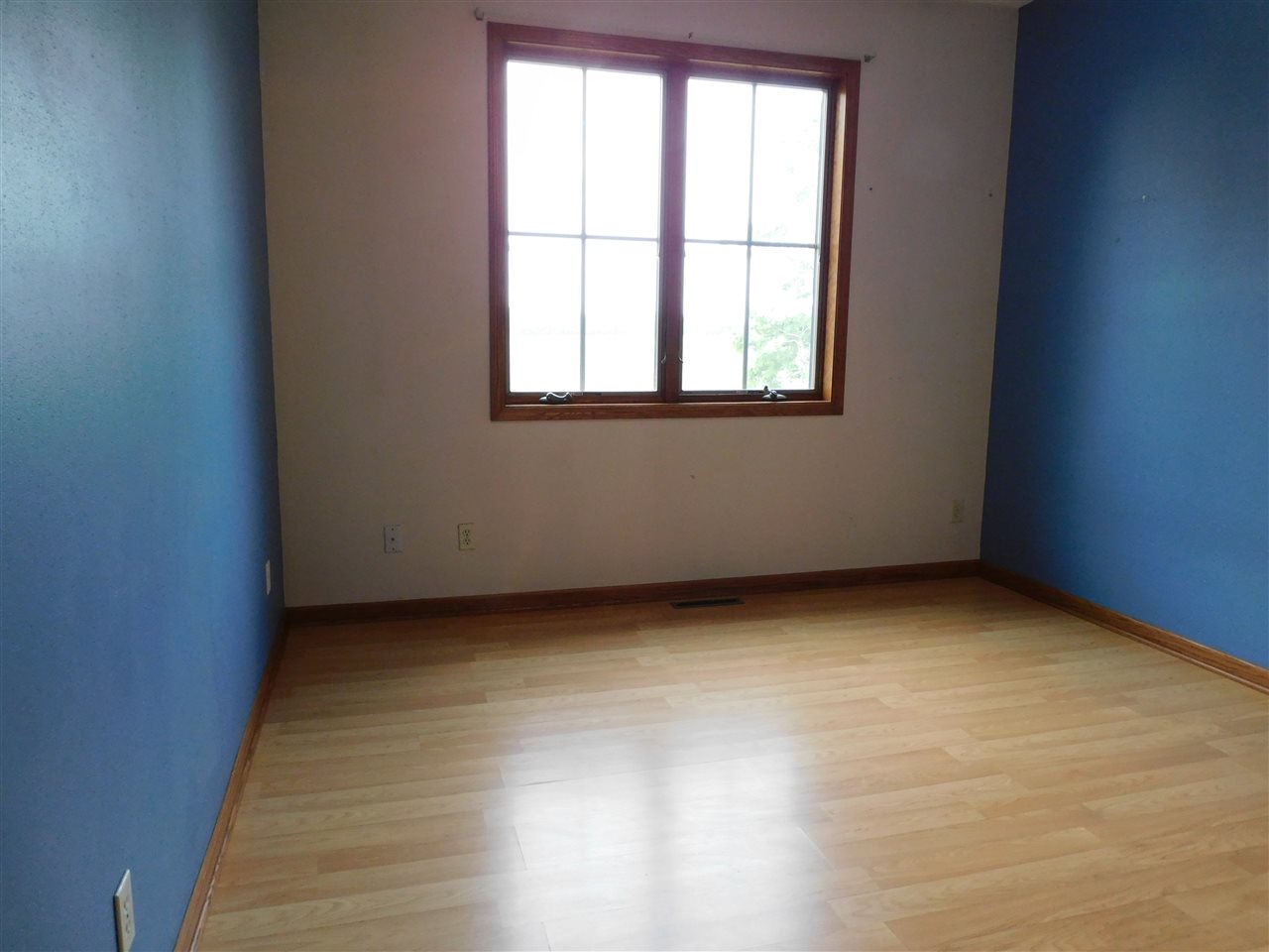 3265 Bloods Point Road Kirkland, IL 60146 - Photo 21 of 35 an empty room with wooden floor and windows